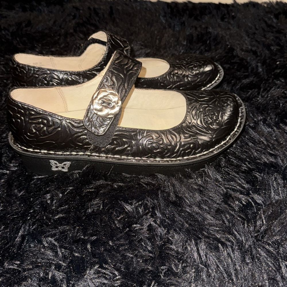Alegria Paloma Black Leather Floral Embossed Mary Jane Shoe size EU 38 US 8/8.5 - Picture 2 of 5